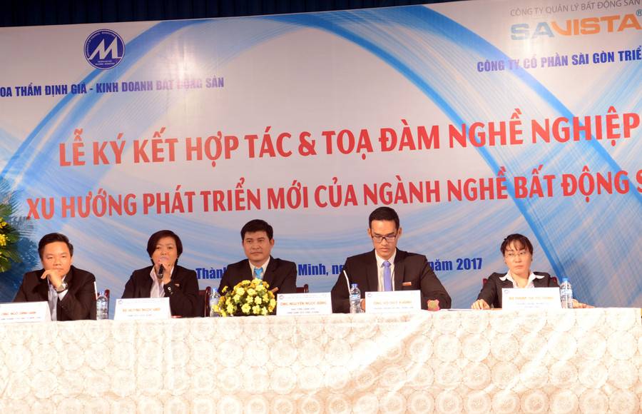 Các chuyên gia đến từ SAVISTA, Công ty CPĐT Nam Long tại buổi tọa đàm