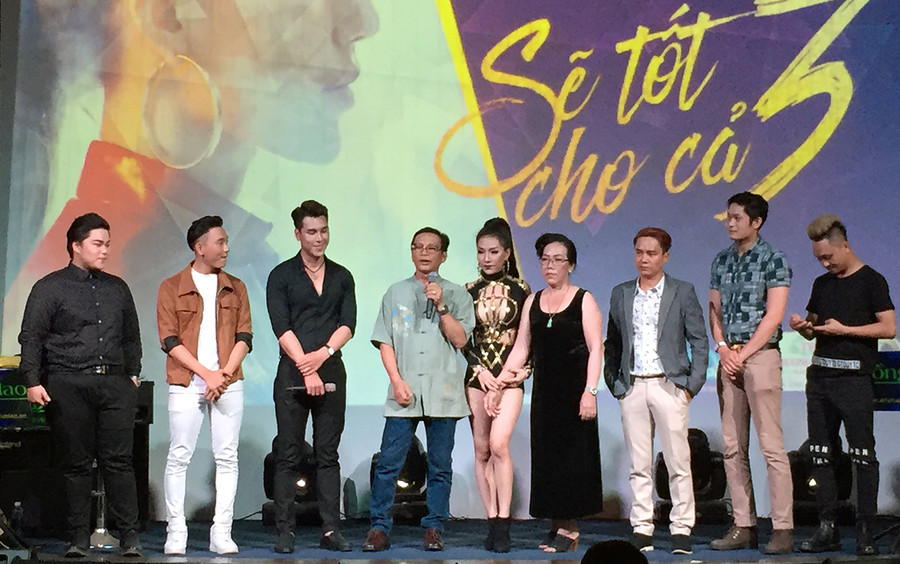 Hoàng Y Nhung cám ơn mọi người đã ủng hộ, hỗ trợ hoàn thành MV Hoàng Y Nhung cám ơn mọi người đã ủng hộ, hỗ trợ hoàn thành MV