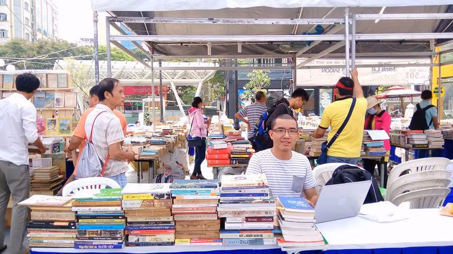 Một gian hàng tại Ngày hội sách cũ TPHCM 2017
