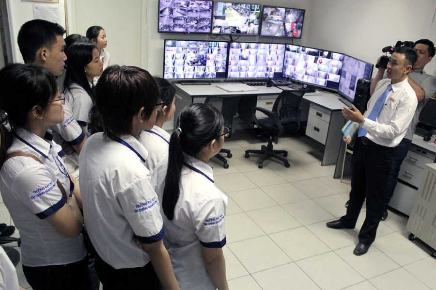 SV tìm hiểu hệ thống camera quản lý tại Tòa nhà văn phòng Lottery Tower