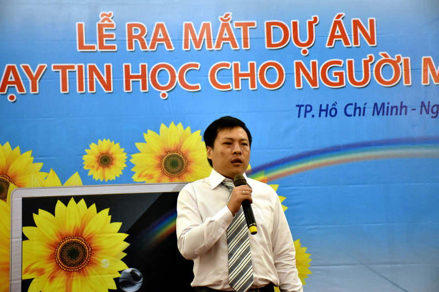 "Chỉ cần quý vị cho chúng tôi 1% cơ hội, chúng tôi sẽ bỏ ra 100% năng lực để phục vụ" - giáo viên khiếm thị Tô Nguyên Châu bày tỏ "Chỉ cần quý vị cho chúng tôi 1% cơ hội, chúng tôi sẽ bỏ ra 100% năng lực để phục vụ" - giáo viên khiếm thị Tô Nguyên Châu bày tỏ