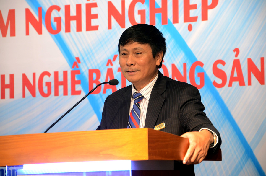 TS Nguyễn Văn Hiến, Phó Hiệu trưởng nhà phát biểu tại buổi lễ