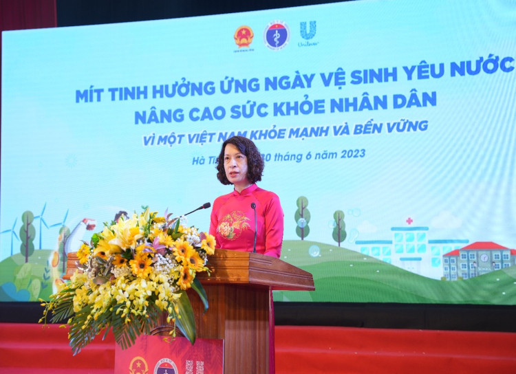 Thứ trưởng Bộ Y tế Nguyễn Thị Liên Hương phát biểu tại buổi mít tinh.