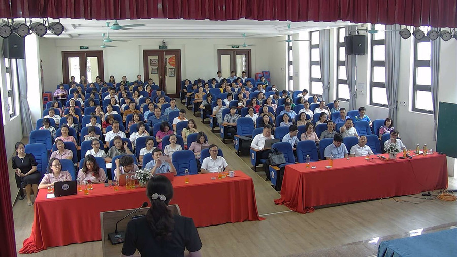 Quang cảnh hội nghị trao đổi chuyên môn bồi dưỡng học sinh giỏi cấp THCS.