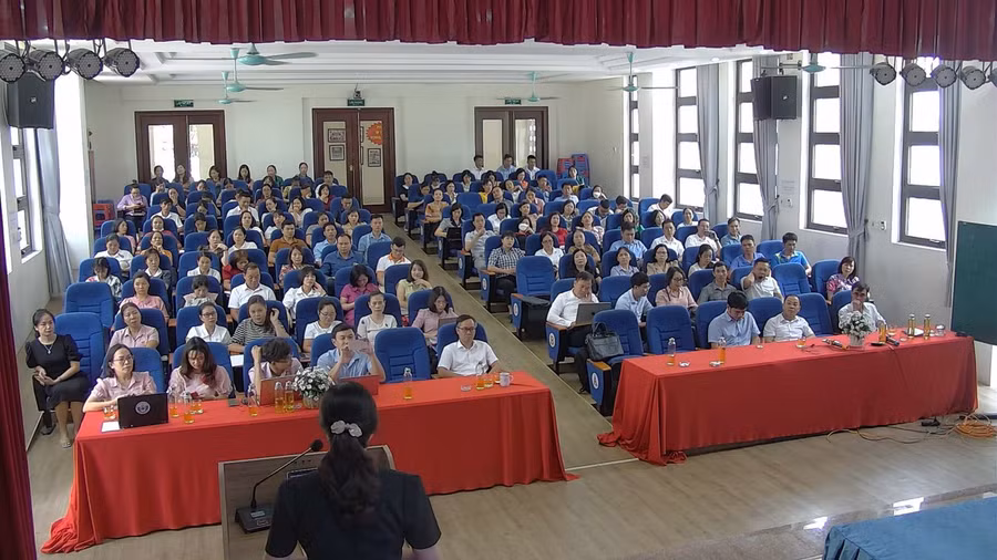 Quang cảnh hội nghị trao đổi chuyên môn bồi dưỡng học sinh giỏi cấp THCS.