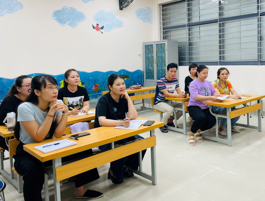 Một trong những điểm cầu tại trường, giáo viên dự tập huấn SGK môn Khoa học lớp 4 theo chương trình GDPT 2018, bộ sách Cánh diều. Một trong những điểm cầu tại trường, giáo viên dự tập huấn SGK môn Khoa học lớp 4 theo chương trình GDPT 2018, bộ sách Cánh diều.