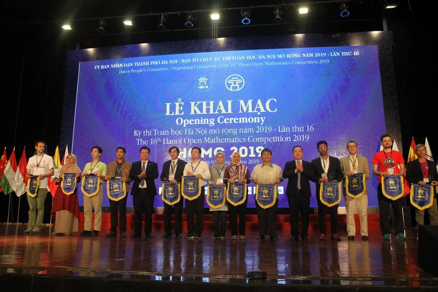 Khai mạc Kỳ thi Toán học Hà Nội mở rộng