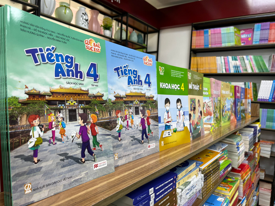 Năm 2023, NXB Giáo dục Việt Nam đã tiếp tục thực hiện tiết giảm phí phát hành xuống còn 21% giá bìa để giá SGK lớp 4, 8, 11. Năm 2023, NXB Giáo dục Việt Nam đã tiếp tục thực hiện tiết giảm phí phát hành xuống còn 21% giá bìa để giá SGK lớp 4, 8, 11.