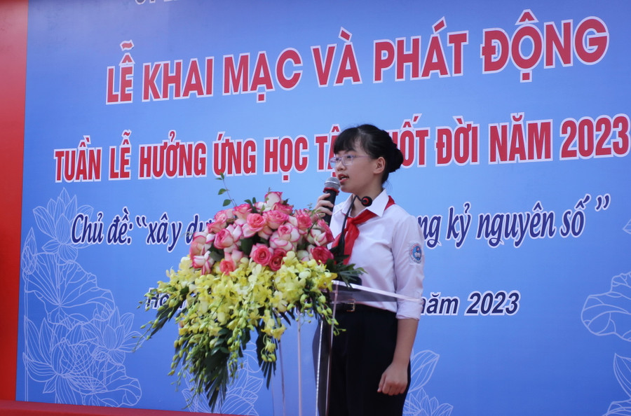 Em Trần Phương Uyên học sinh lớp 7A1 phát biểu hưởng ứng chương trình Em Trần Phương Uyên học sinh lớp 7A1 phát biểu hưởng ứng chương trình
