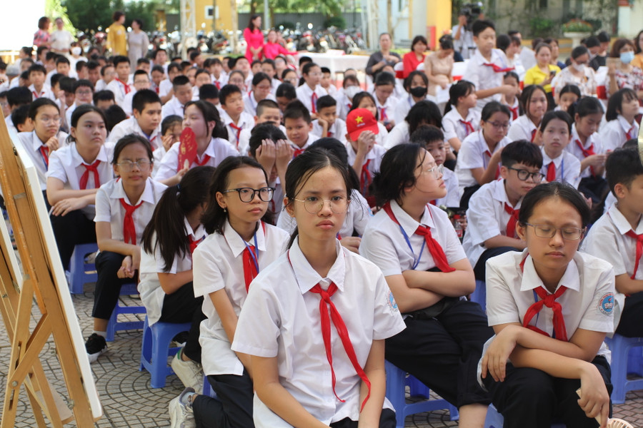 Học sinh Trường THCS Thanh Trì (quận Hoàng Mai) trong lễ khai mạc và phát động Tuần lễ hưởng ứng học tập suốt đời năm 2023. Học sinh Trường THCS Thanh Trì (quận Hoàng Mai) trong lễ khai mạc và phát động Tuần lễ hưởng ứng học tập suốt đời năm 2023.