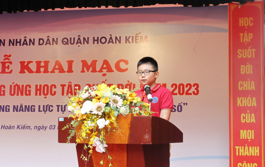 Học sinh quận Hoàn Kiếm phát biểu hưởng ứng.