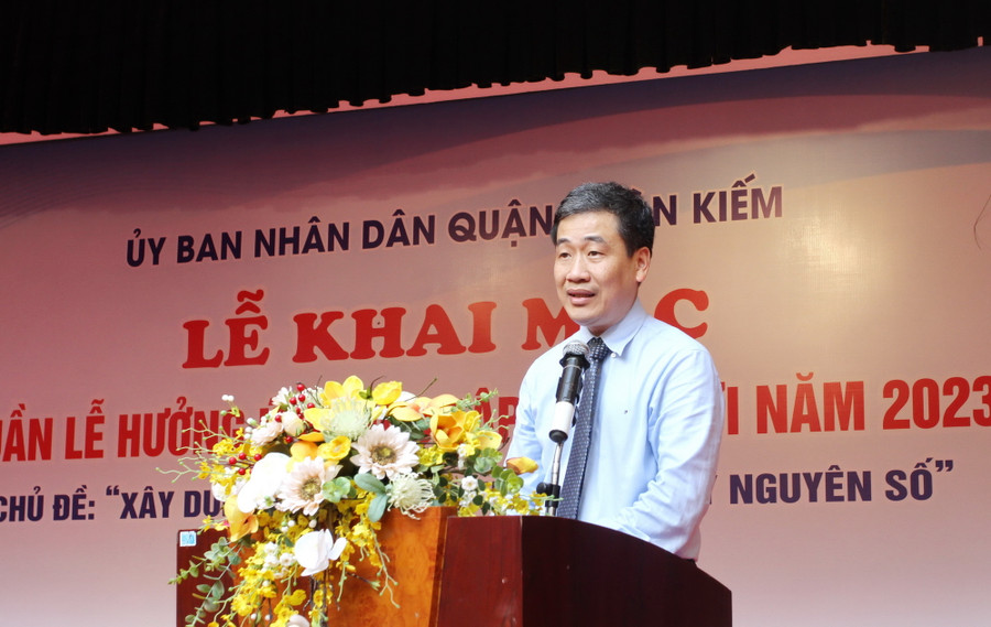 Ông Nguyễn Quốc Hoàn - Phó Chủ tịch Thường trực UBND quận Hoàn Kiếm, Trưởng ban Xây dựng xã hội học tập quận phát biểu khai mạc