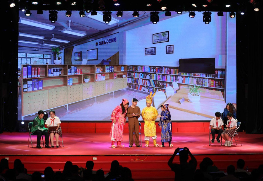 Giáo viên và học sinh quận Cầu Giấy với tiểu phẩm tuyên truyền hưởng ứng Tuần lễ Học tập suốt đời