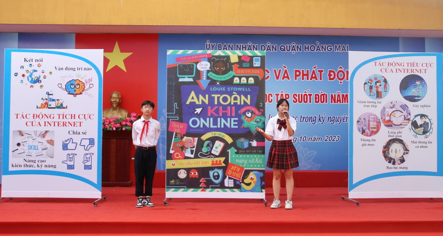 Học sinh quận Hoàng Mai biểu diễn tiểu phẩm chào mừng lễ phát động. Học sinh quận Hoàng Mai biểu diễn tiểu phẩm chào mừng lễ phát động.