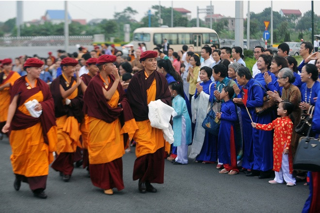 Hàng trăm Phật tử đón Pháp Vương Drukpa trở lại Việt Nam ảnh 3