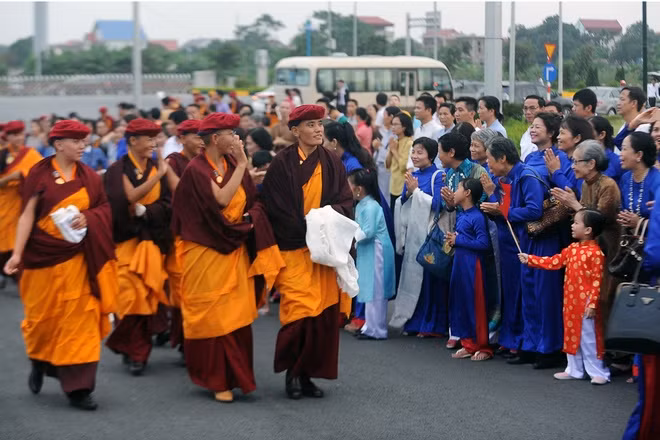 Hàng trăm Phật tử đón Pháp Vương Drukpa trở lại Việt Nam ảnh 3