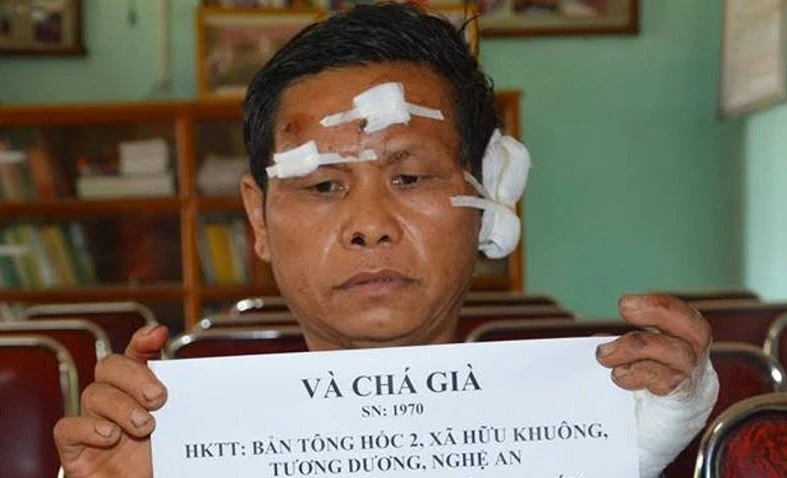 Đối tượng Và Chá Già cùng tang vật 3 bánh heroin. 