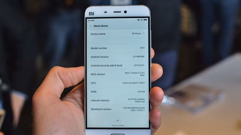 Các Xiaomi Mi 5 là một điện thoại thông minh nổi bật hơn so với iPhone 6S về nhiều mặt.