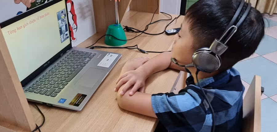 Học sinh Bắc Ninh học trực tuyến.