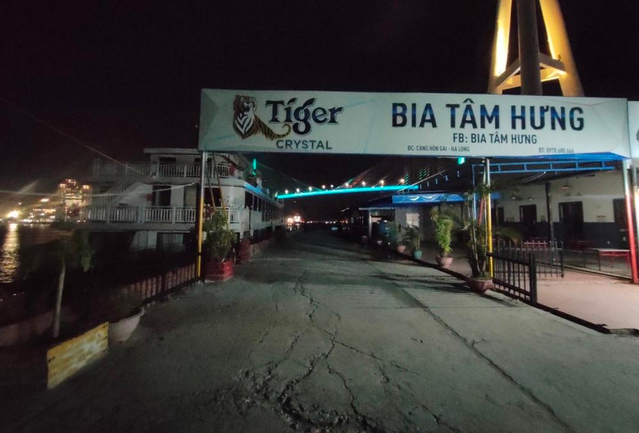 Buổi tối quán bia Tâm Hưng không còn đón khách.