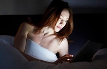 Cách bảo vệ đôi mắt khi sử dụng smartphone vào ban đêm