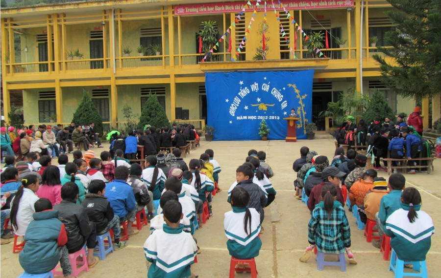 Học sinh trường tiểu học Bạch Đích trong giờ sinh hoạt Giao lưu tiếng Việt Học sinh trường tiểu học Bạch Đích trong giờ sinh hoạt Giao lưu tiếng Việt