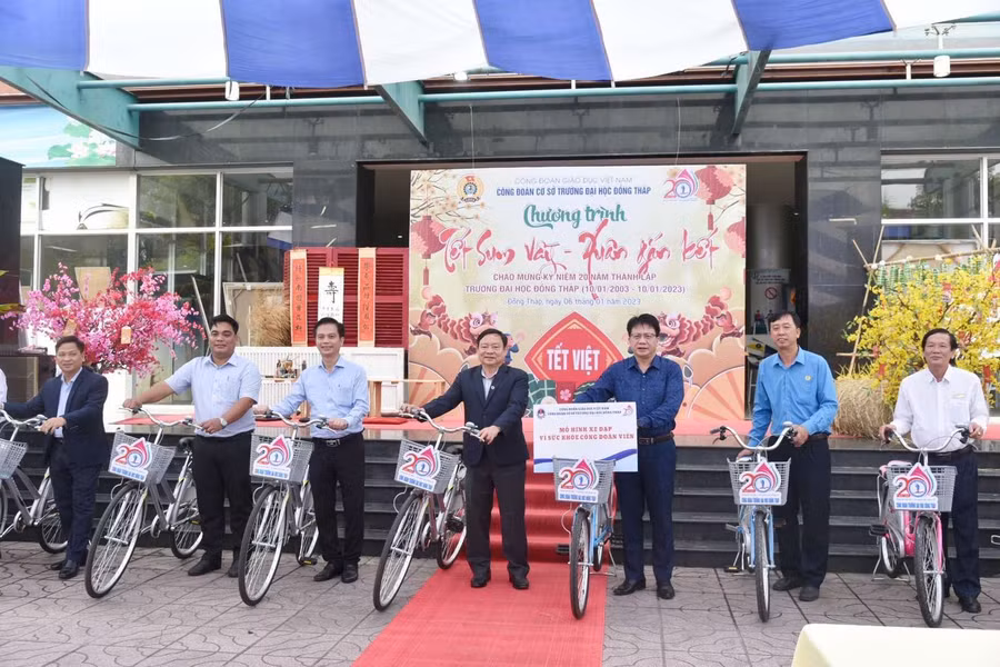 Trường Đại học Đồng Tháp ra mắt Mô hình xe đạp vì sức khoẻ công đoàn viên.