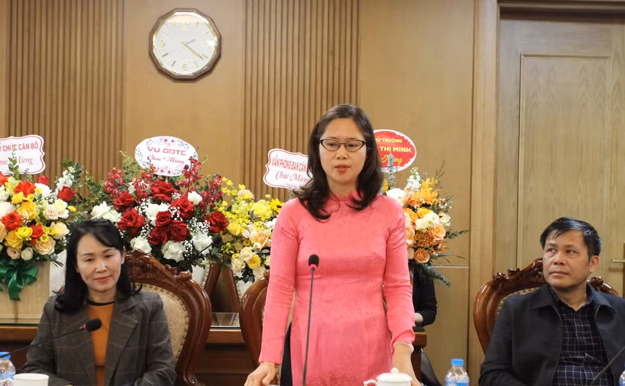 Tân Phó Vụ trưởng Nguyễn Thị Nhung phát biểu nhận nhiệm vụ.