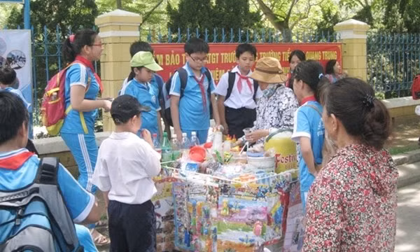 Giới trẻ Việt ăn quà vặt mỗi tháng hết 13.000 tỷ đồng 