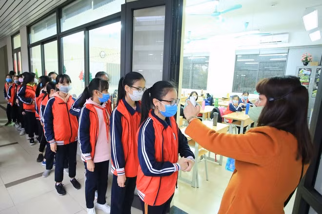 Hà Nội: Tất cả các lớp học bắt buộc phải có máy đo thân nhiệt