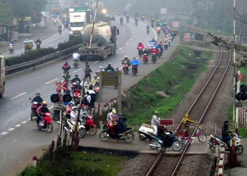 "Loạn cào cào" trên quốc lộ 5