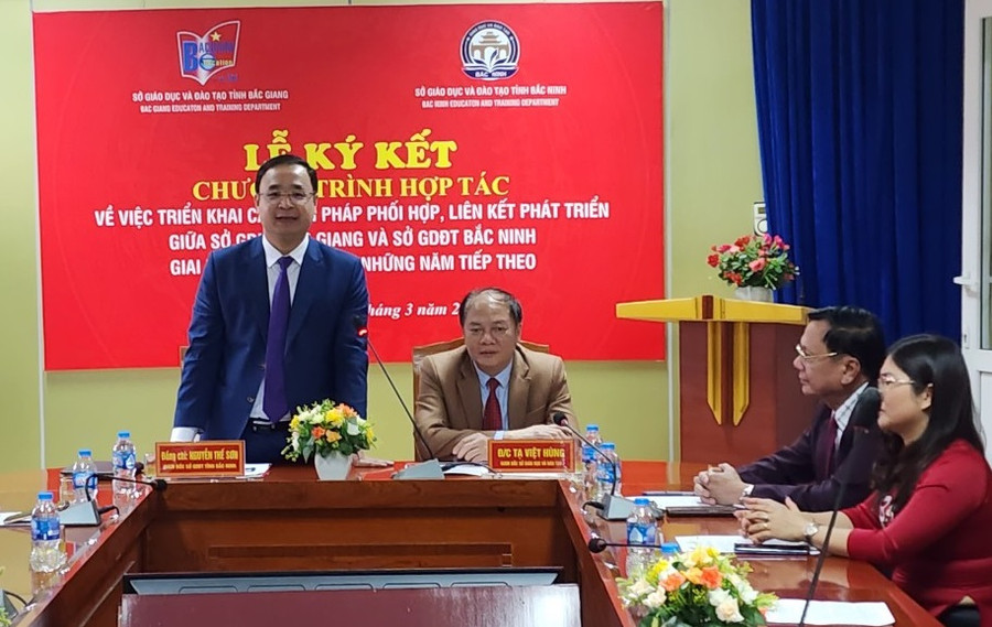 Ông Nguyễn Thế Sơn - Giám đốc Sở GD&ĐT Bắc Ninh phát biểu. Ông Nguyễn Thế Sơn - Giám đốc Sở GD&ĐT Bắc Ninh phát biểu.