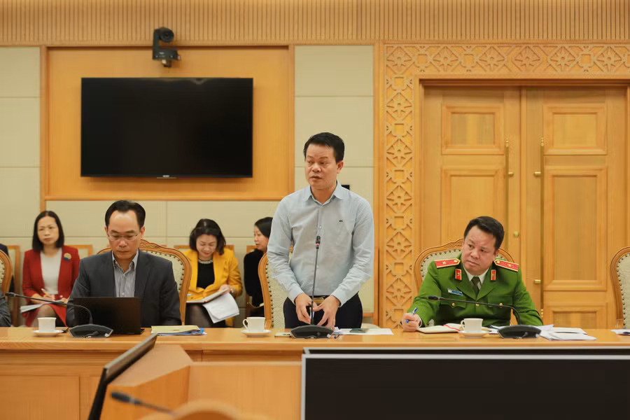 Các đại biểu phát biểu tại buổi làm việc. Các đại biểu phát biểu tại buổi làm việc.