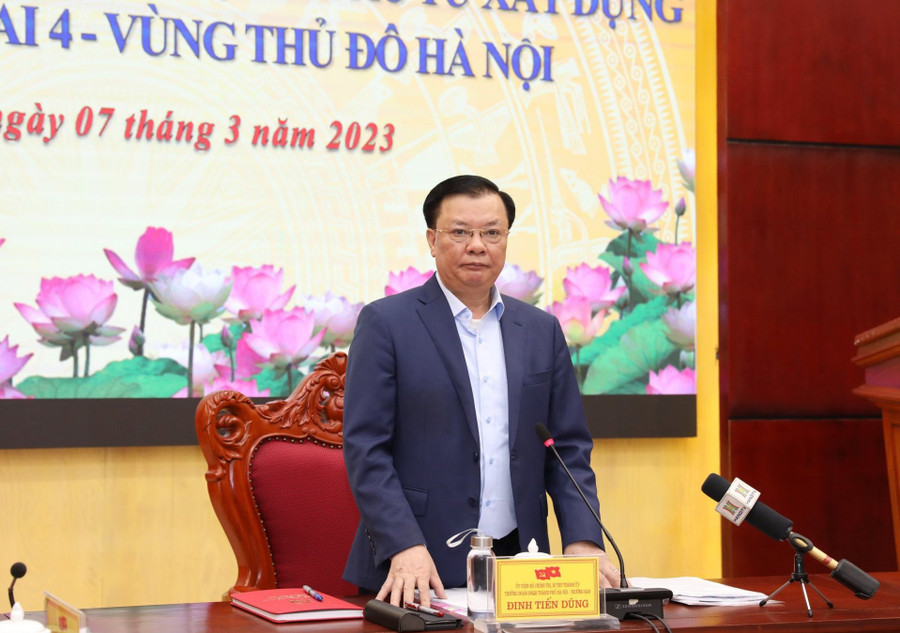 Bí thư Thành ủy Hà Nội - Đinh Tiến Dũng phát biểu tại hội nghị.