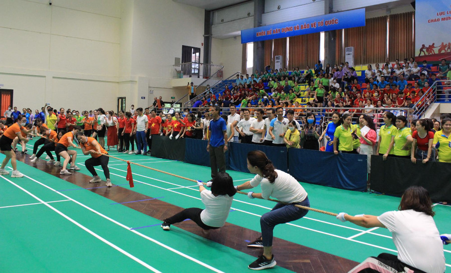 Nhiều nội dung thi đấu sôi nổi đã diễn ra tại Hội khỏe sáng 3/8. Nhiều nội dung thi đấu sôi nổi đã diễn ra tại Hội khỏe sáng 3/8.