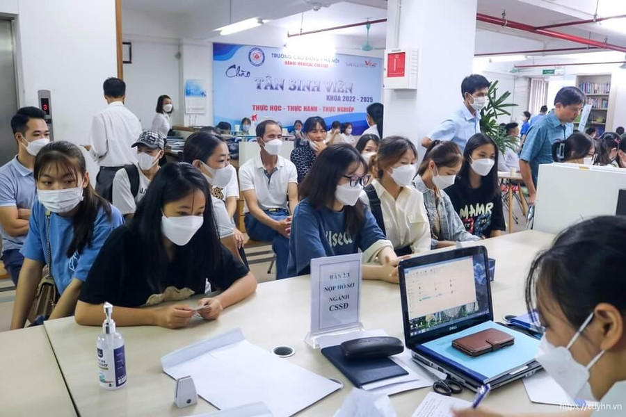 Những tân sinh viên đầu tiên khóa 2022 -2025 của trường Cao đẳng Y Hà Nội nhập học. Những tân sinh viên đầu tiên khóa 2022 -2025 của trường Cao đẳng Y Hà Nội nhập học.