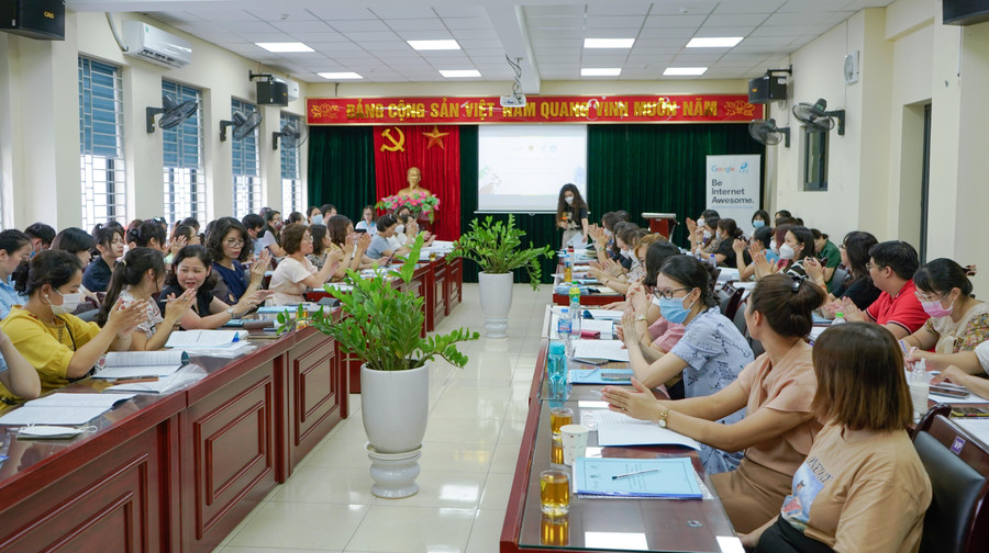 Quang cảnh chương trình tập huấn. Quang cảnh chương trình tập huấn.