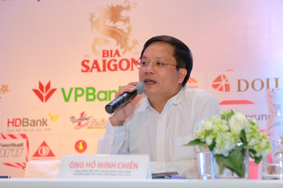 Nhà báo Hồ Minh Chiến - Tổng biên tập tạp chí Gia đình Việt Nam – Trưởng ban tổ chức giải phát biểu tại buổi họp báo. Nhà báo Hồ Minh Chiến - Tổng biên tập tạp chí Gia đình Việt Nam – Trưởng ban tổ chức giải phát biểu tại buổi họp báo.