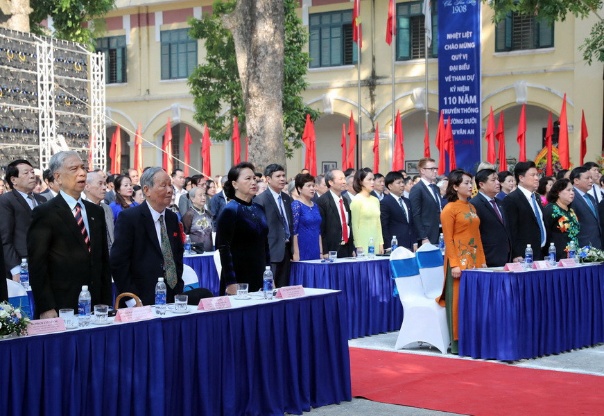 Các đại biểu dự lễ kỉ niệm Các đại biểu dự lễ kỉ niệm