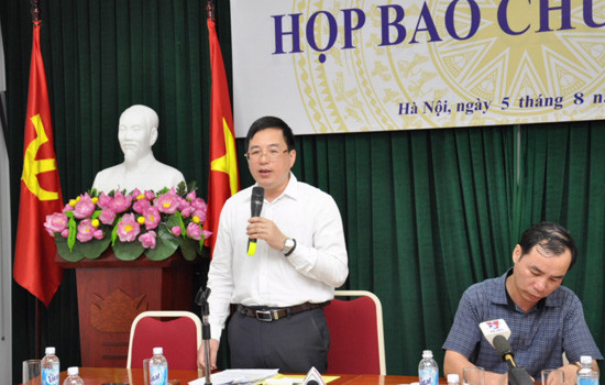 Cục trưởng Cục Tài chính doanh nghiệp (Bộ Tài chính) Đặng Quyết Tiến thông tin với báo chí.
