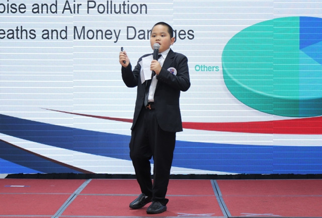 Quán quân Khối 4 - Dương Trọng Việt trình bày phần thi Quán quân Khối 4 - Dương Trọng Việt trình bày phần thi