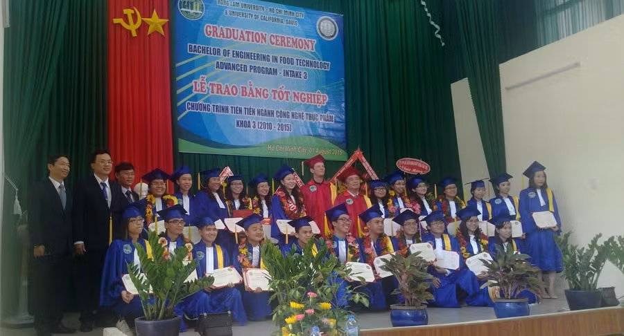 Trường ĐH Nông Lâm TPHCM: SV vừa nhận bằng, vừa nhận việc