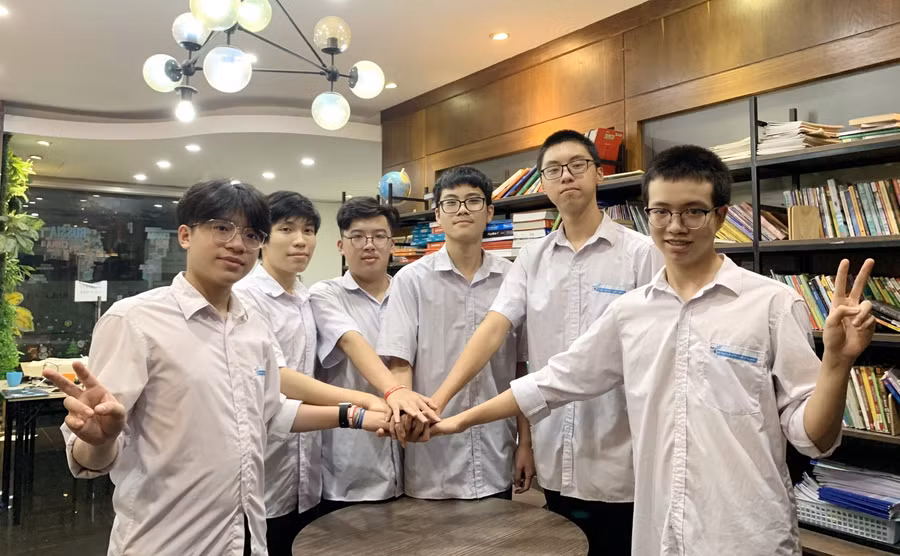 Nhóm học sinh trong quá trình thực hiện đề tài