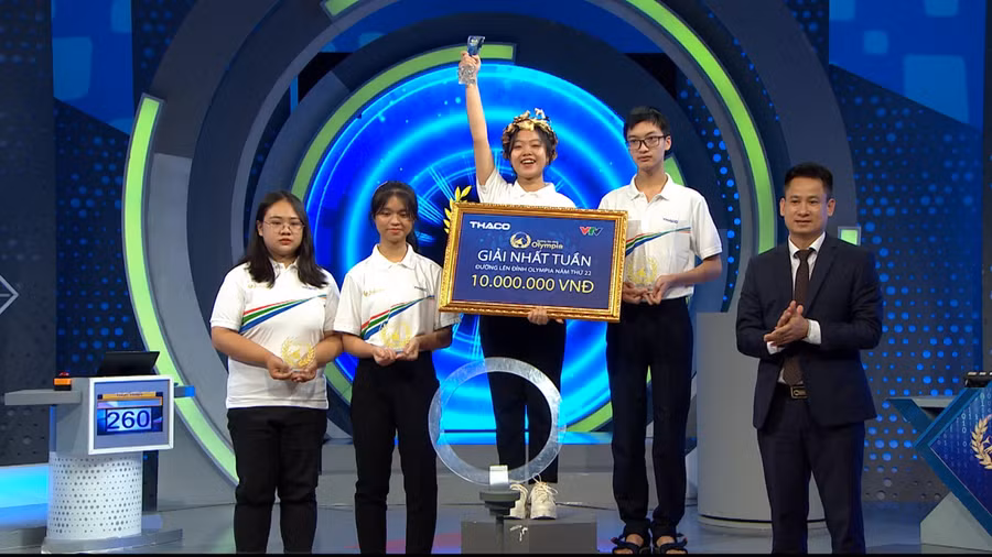 Vũ Thục Trinh (Trường THPT Ba Vì, Hà Nội) giành vòng nguyệt quế.