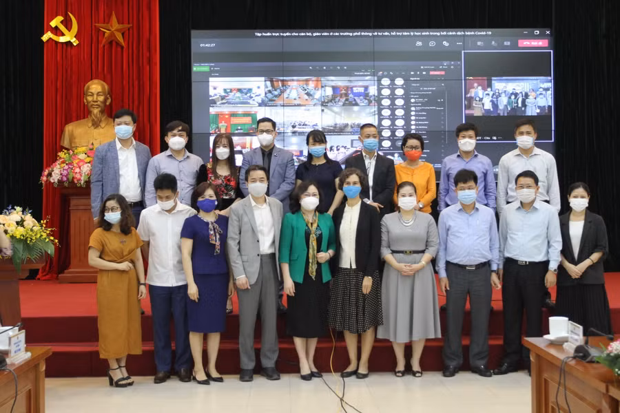 Các địa biểu dự chương trình tập huấn tại điểm cầu Bộ GD&amp;ĐT