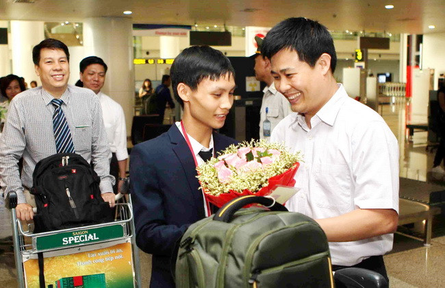 Hoàng Văn Đông trở về sau chiến thắng tại IBO 2018. Hoàng Văn Đông trở về sau chiến thắng tại IBO 2018.