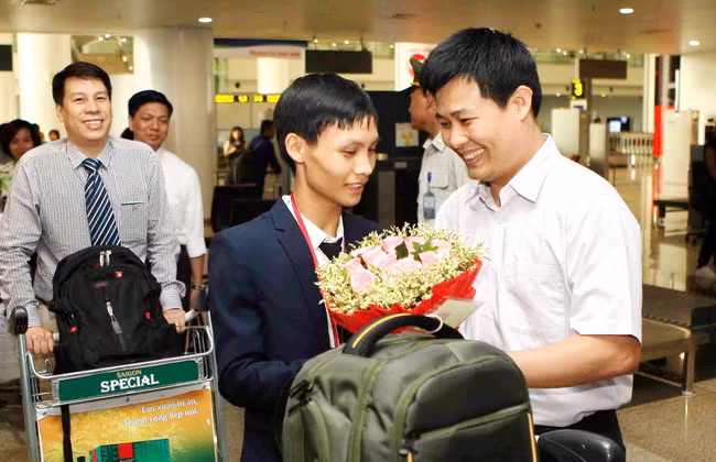 Hoàng Văn Đông trở về sau chiến thắng tại IBO 2018. Hoàng Văn Đông trở về sau chiến thắng tại IBO 2018.