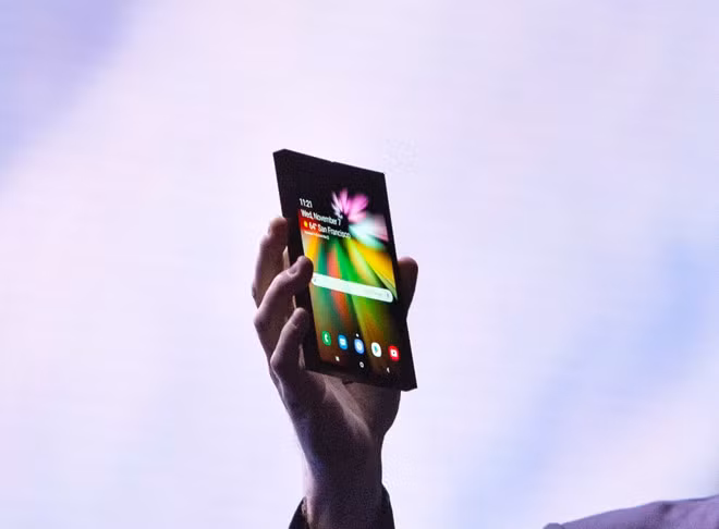 Smartphone màn hình gập đầu tiên của Samsung hoạt động thế nào
