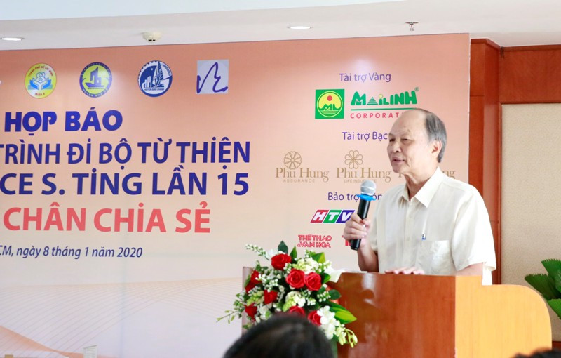 Ông Phan Chánh Dưỡng - Giám đốc Quỹ hỗ trợ Cộng đồng Lawrence S. Ting chia sẻ về chương trình