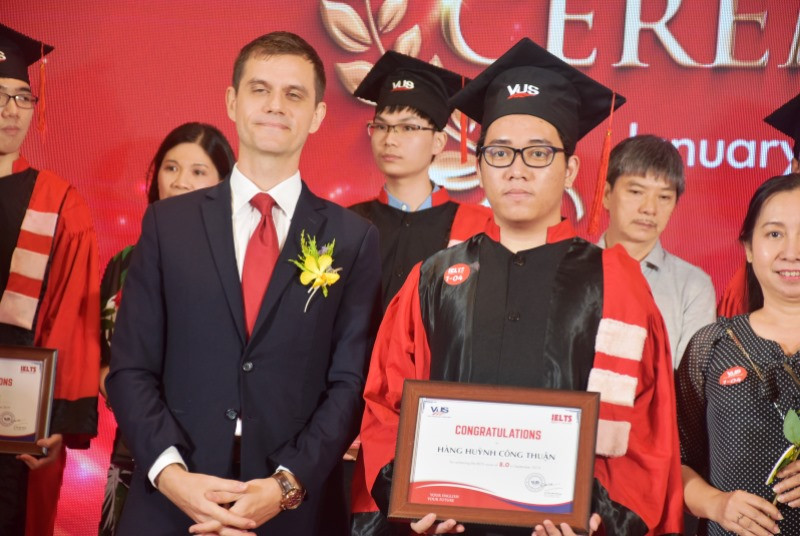 Ban tổ chức tuyên dương các thí sinh đạt IELTS 8.0